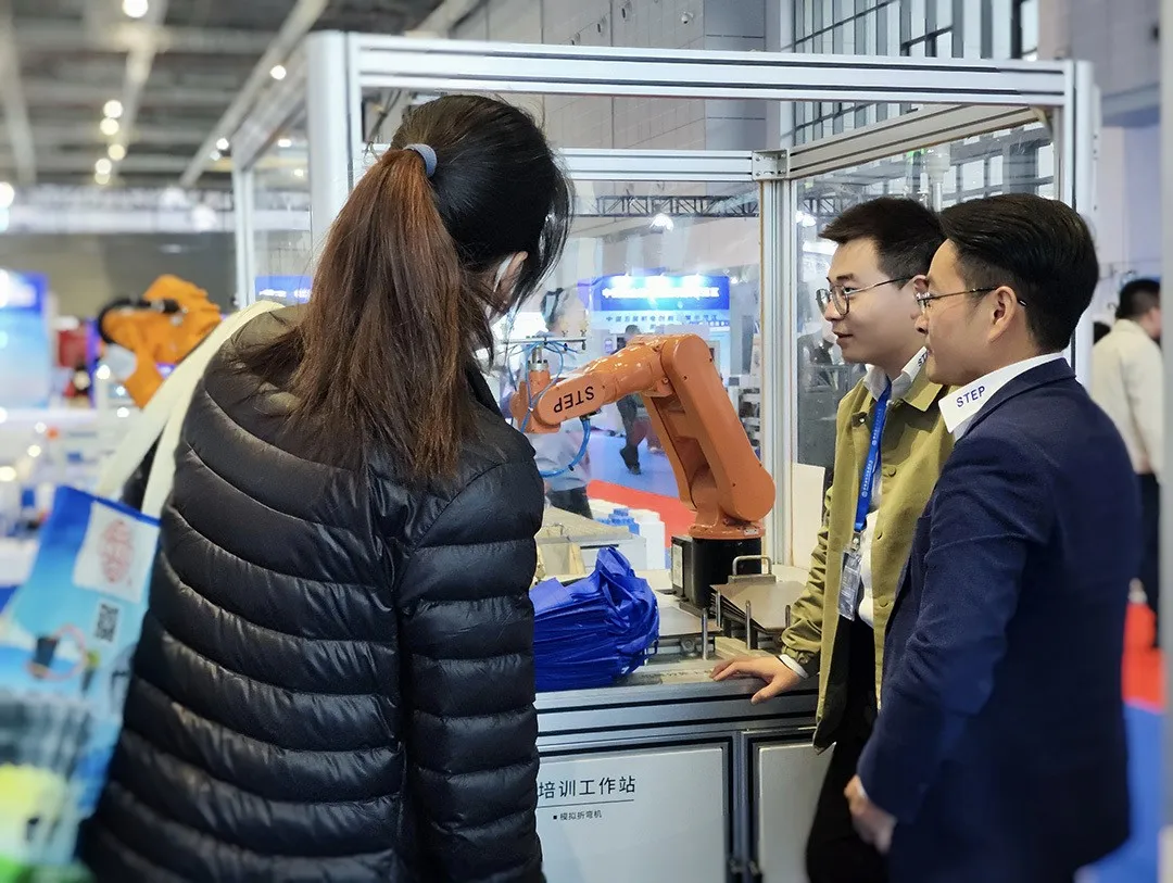 dd83f4ba-0c77-47fa-9553-e2cfaa83d105 dd83f4ba-0c77-47fa-9553-e2cfaa83d105